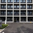 モダン建築の中学校