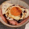 目玉ハム丼