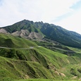 箱石峠越しに見る根子岳