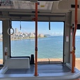都市高速を走るバス車内からの愛宕浜